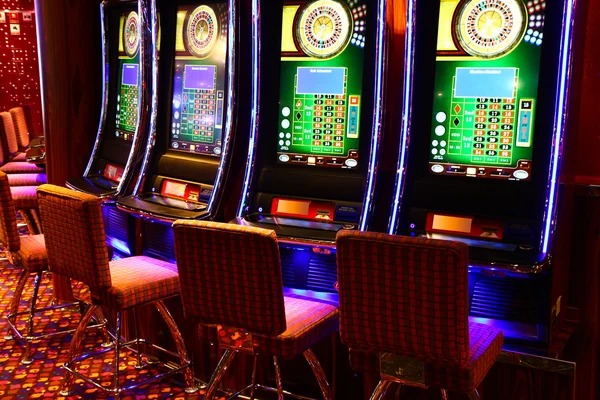 pandawa mobile app interface showing sportsbook and live-dealer options